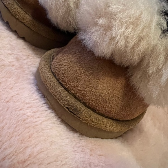 Toddler kids Uggs GITA boot size 7 - Picture 7 of 11